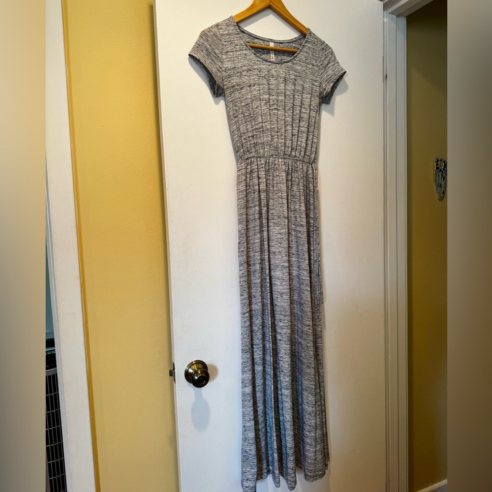 Gilli Heather Gray Maxi Dress